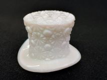 Vintage Fenton Daisy And Button 3-1/2" Milk Glass Top Hat Vase 1950'S Era