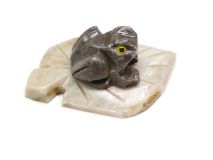 Frog Figurine Statues on a Leaf Agate Stone 