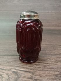 L.E. Smith Dark Red Moon & Stars 4" Salt Shaker with Silvertone Lid 1960's Era